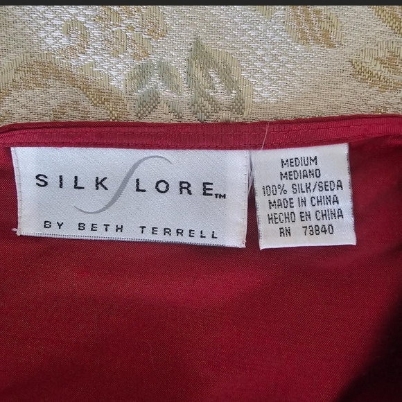 Silk Lorem by Beth Terrell Sleeveless Red Tank Top (Size Medium) - Picture 4 of 5